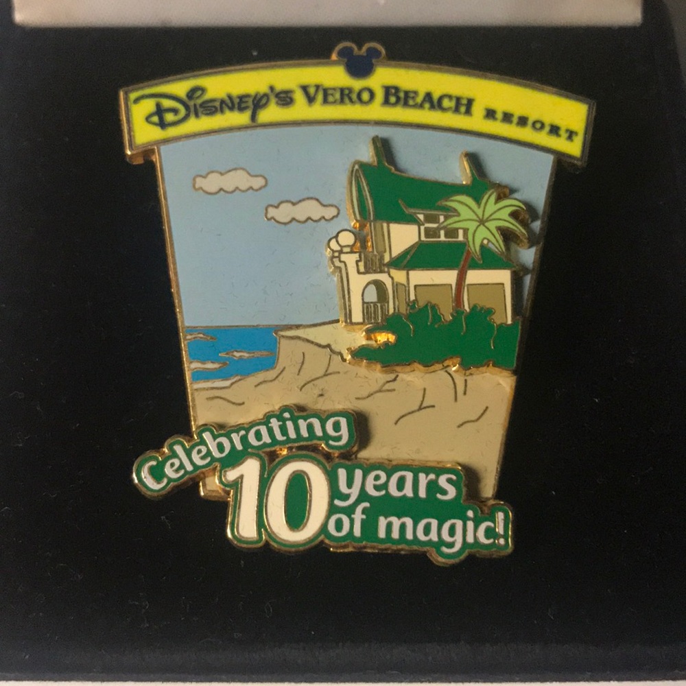 Disney Pin Vero Beach Resort 10 Yr Anniversary